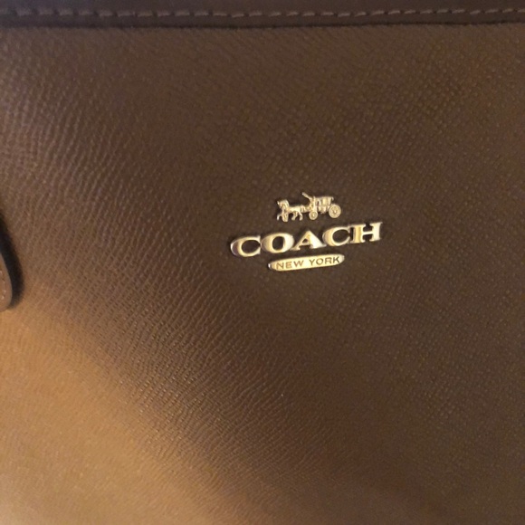Coach Reversible Signature Saddle Tote Bag With Detachable Pouch. ON HOLD - Picture 3 of 16